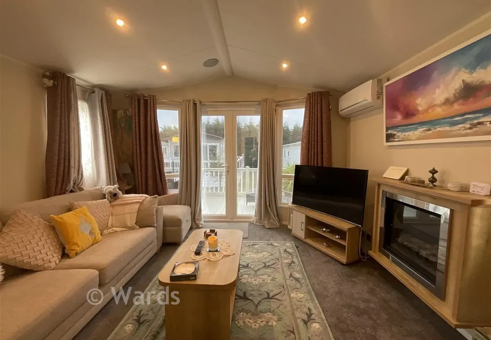 Lounge 2 - Shottendane Road, Birchington, Kent - Wards of Kent