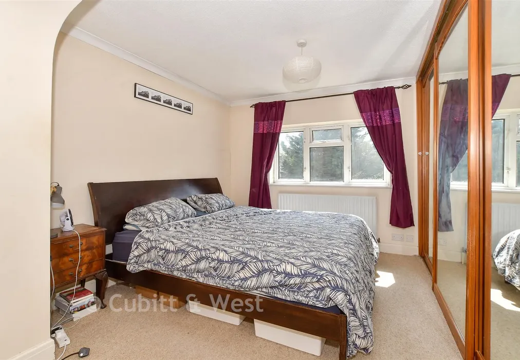 Bedroom 1 - Prices Lane, Reigate, Surrey - Wards of Kent