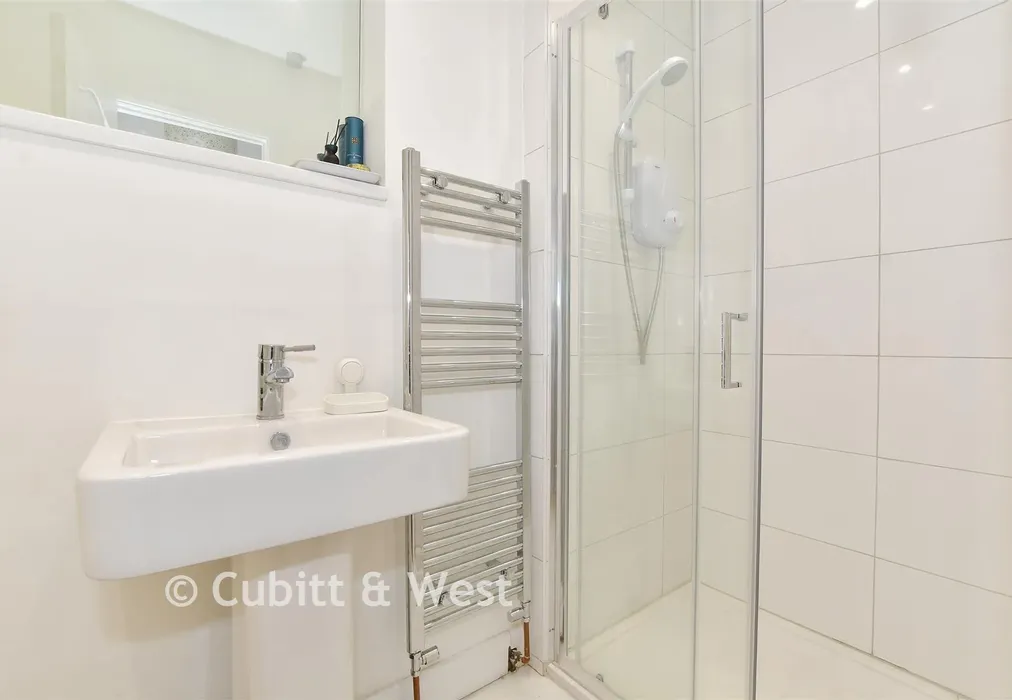 Shower Room - Prices Lane, Reigate, Surrey - Wards of Kent