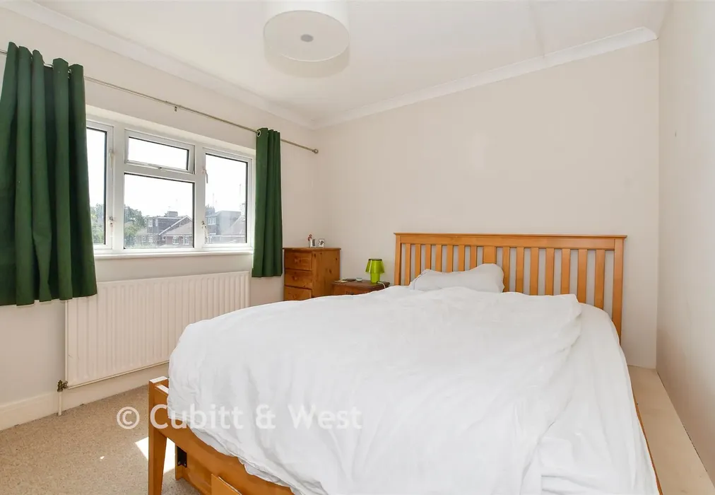 Bedroom 4 - Prices Lane, Reigate, Surrey - Wards of Kent