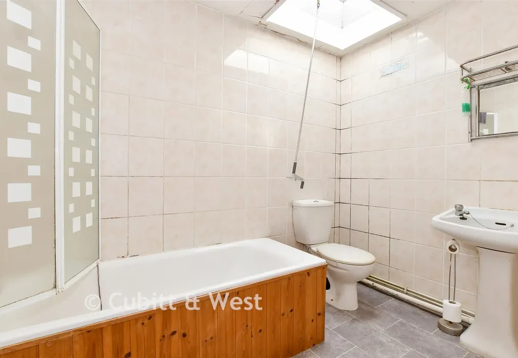 Bathroom - Prices Lane, Reigate, Surrey - Wards of Kent