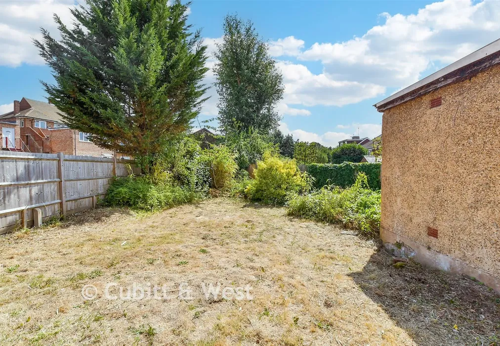 Rear Garden - Prices Lane, Reigate, Surrey - Wards of Kent