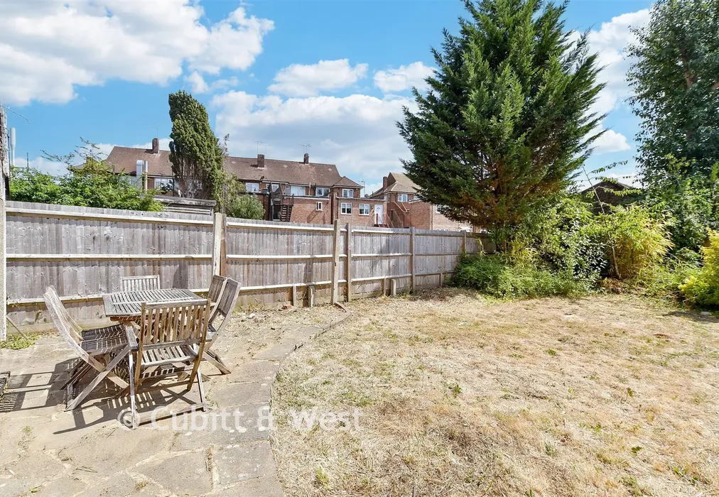 Rear Garden - Prices Lane, Reigate, Surrey - Wards of Kent