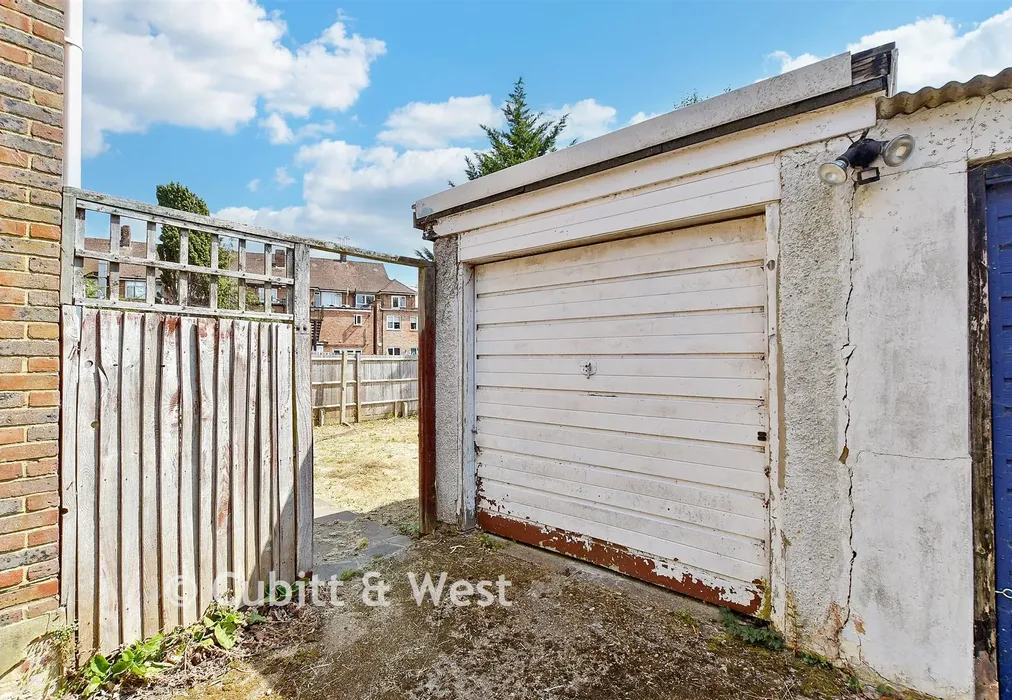 Garage - Prices Lane, Reigate, Surrey - Wards of Kent