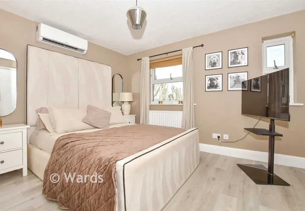 Bedroom - Pine Place & Land, Tovil, Kent - Wards of Kent