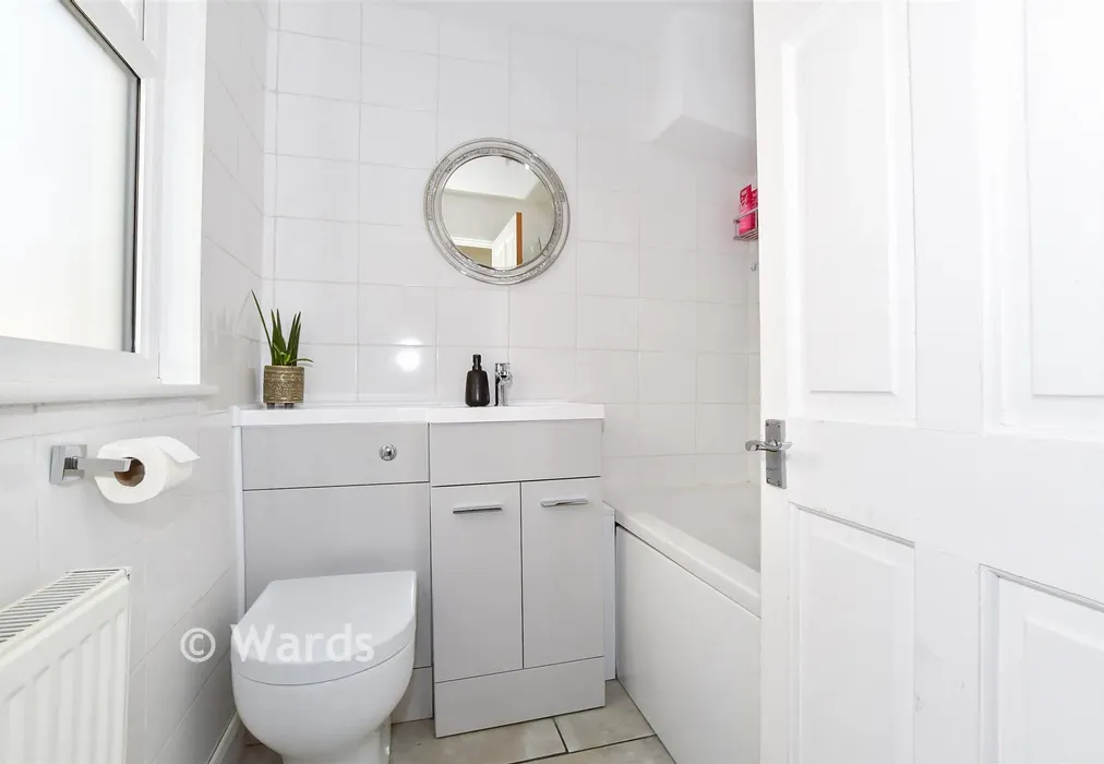 Bathroom - Bell Lane, Ditton, Aylesford, Kent - Wards of Kent