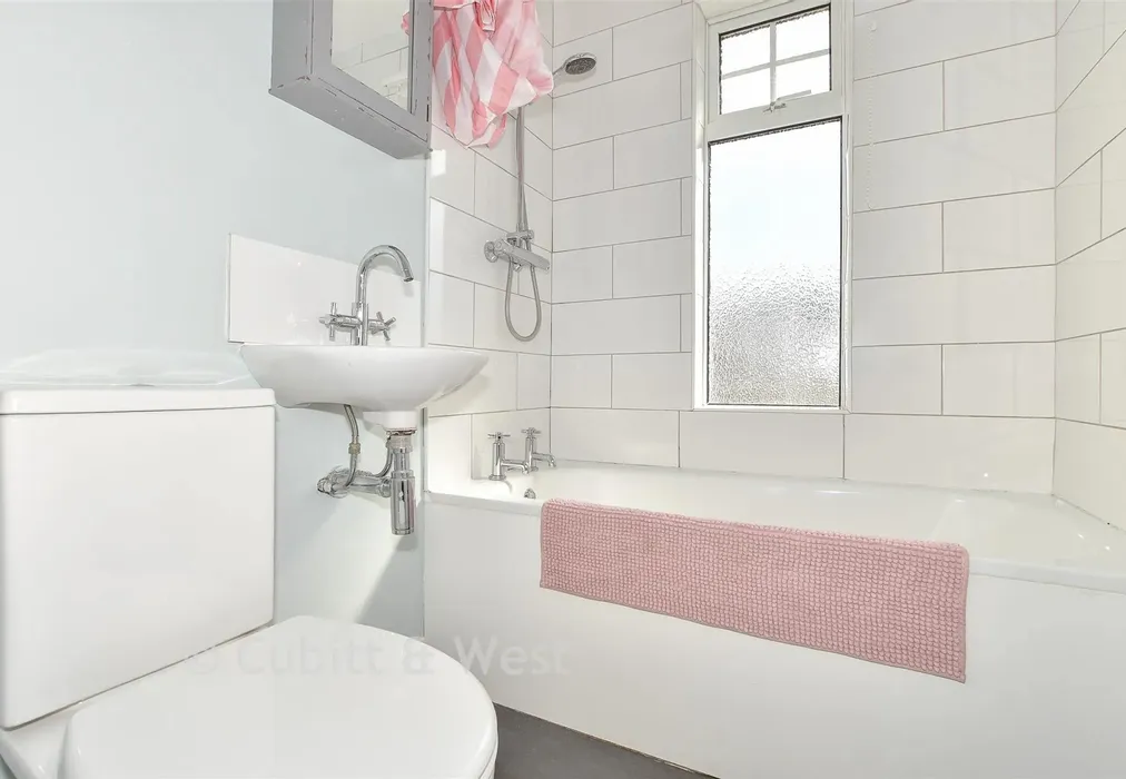 Bathroom - Stanmer Villas, Brighton, East Sussex - Wards of Kent