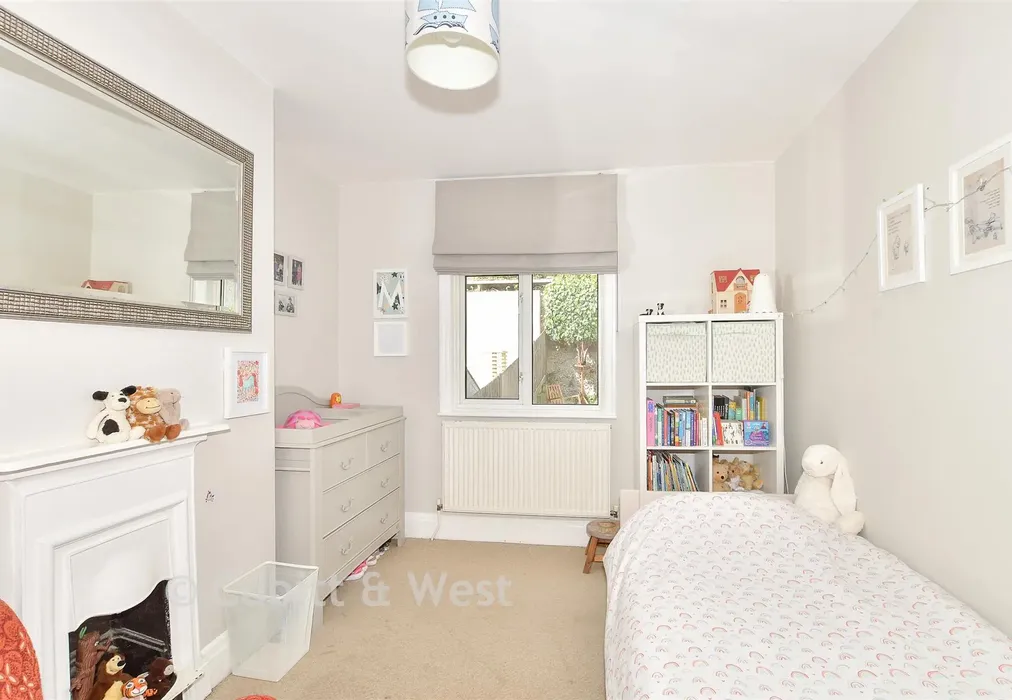 Bedroom 3 - Stanmer Villas, Brighton, East Sussex - Wards of Kent