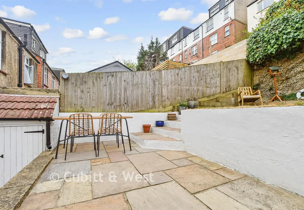 Rear Garden - Stanmer Villas, Brighton, East Sussex - Wards of Kent
