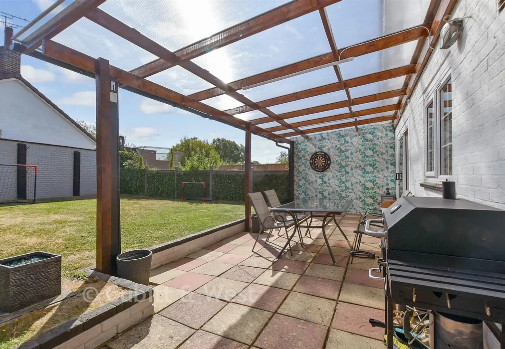 Rear Garden - Shepherd Close, Crawley, West Sussex - Wards of Kent