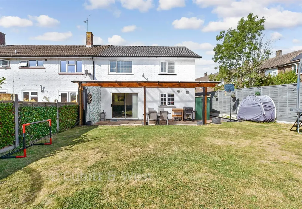 Rear Elevation - Shepherd Close, Crawley, West Sussex - Wards of Kent