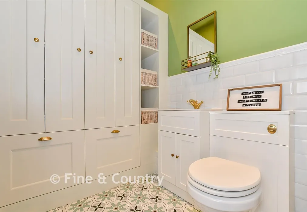 Cloakroom - North Frith Park, Hadlow, Tonbridge, Kent - Wards of Kent