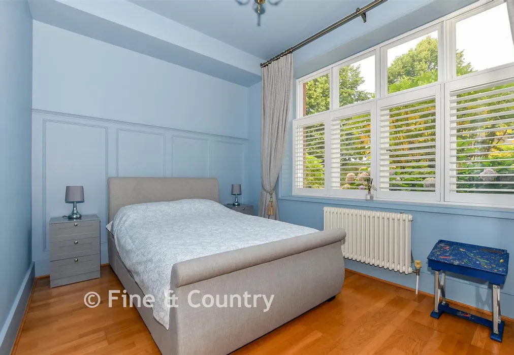 Bedroom 2 - North Frith Park, Hadlow, Tonbridge, Kent - Wards of Kent