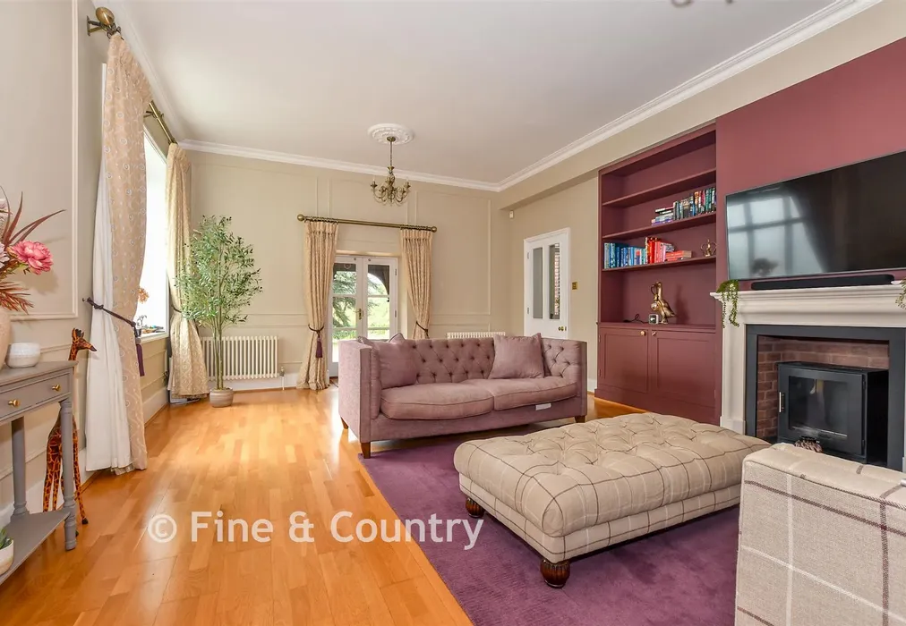 Sitting Room - North Frith Park, Hadlow, Tonbridge, Kent - Wards of Kent