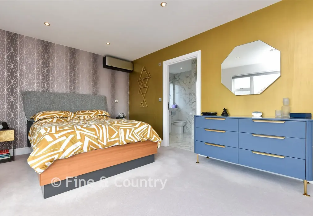 Principal Bedroom - Elizabeth Drive, Woodnesborough, Sandwich, Kent - Wards of Kent