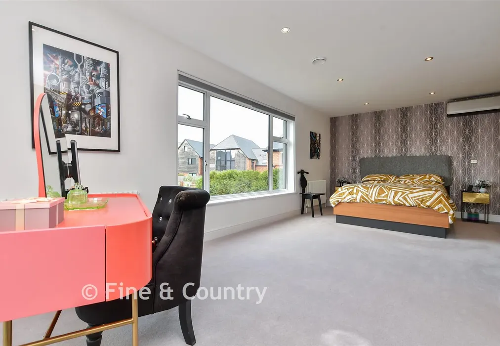 Principal Bedroom - Elizabeth Drive, Woodnesborough, Sandwich, Kent - Wards of Kent