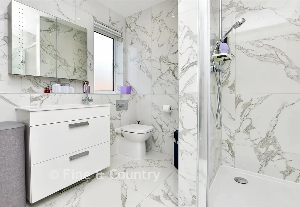 En-Suite Shower Room - Elizabeth Drive, Woodnesborough, Sandwich, Kent - Wards of Kent