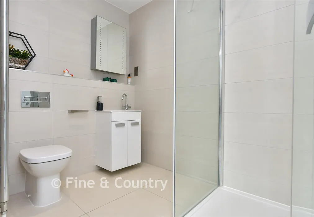 En-Suite Shower Room - Elizabeth Drive, Woodnesborough, Sandwich, Kent - Wards of Kent
