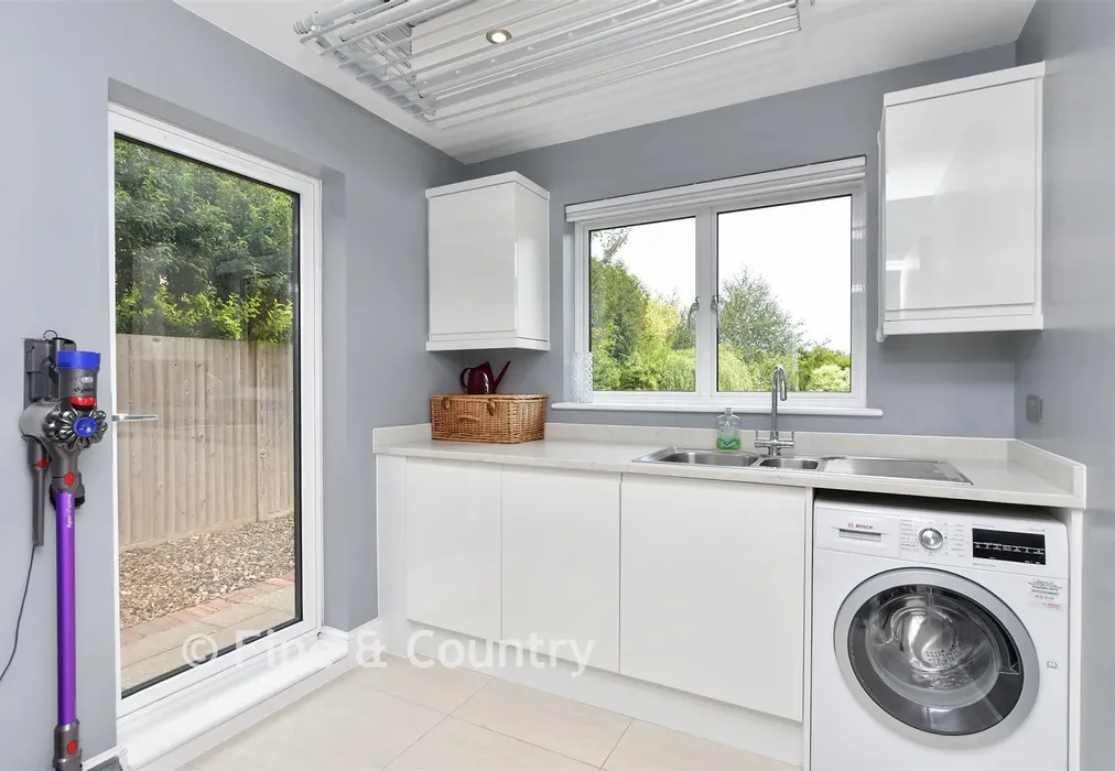 Utility Room - Elizabeth Drive, Woodnesborough, Sandwich, Kent - Wards of Kent
