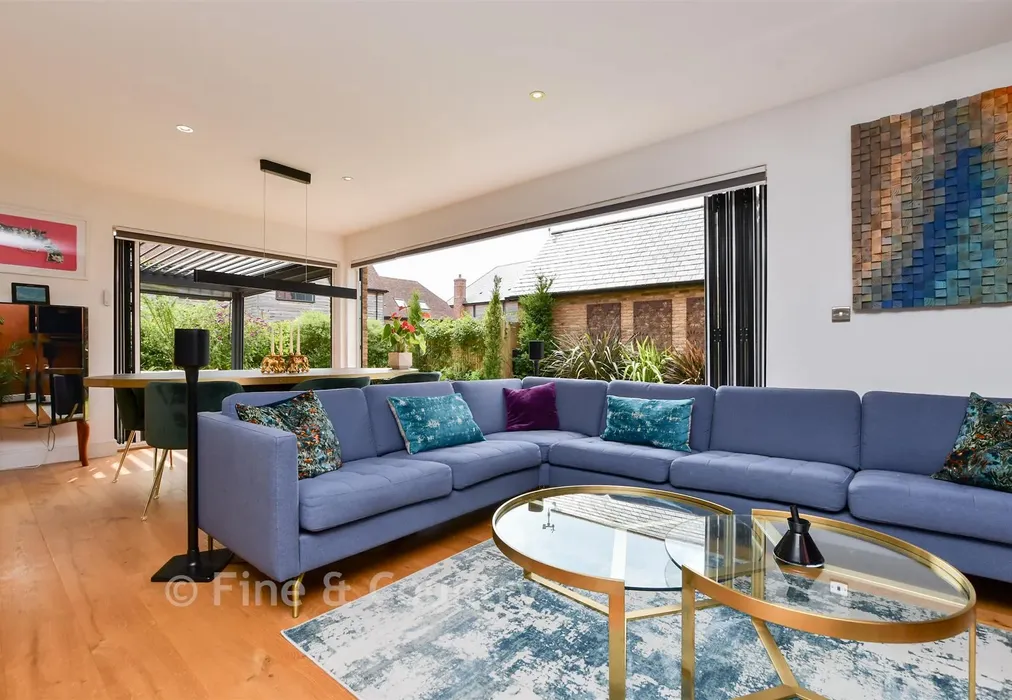 Internal Lifestyle Photograph - Elizabeth Drive, Woodnesborough, Sandwich, Kent - Wards of Kent