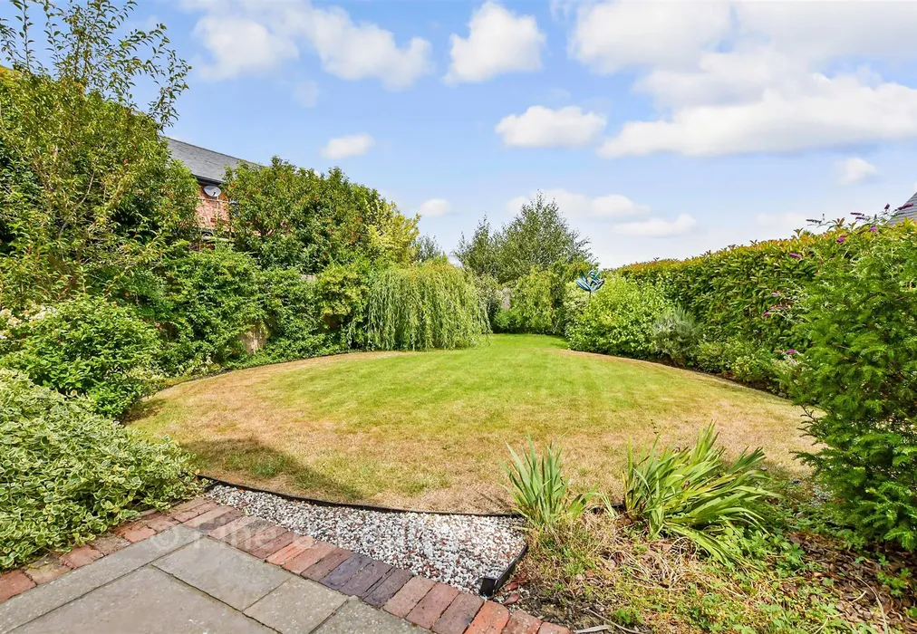 Front Garden - Elizabeth Drive, Woodnesborough, Sandwich, Kent - Wards of Kent