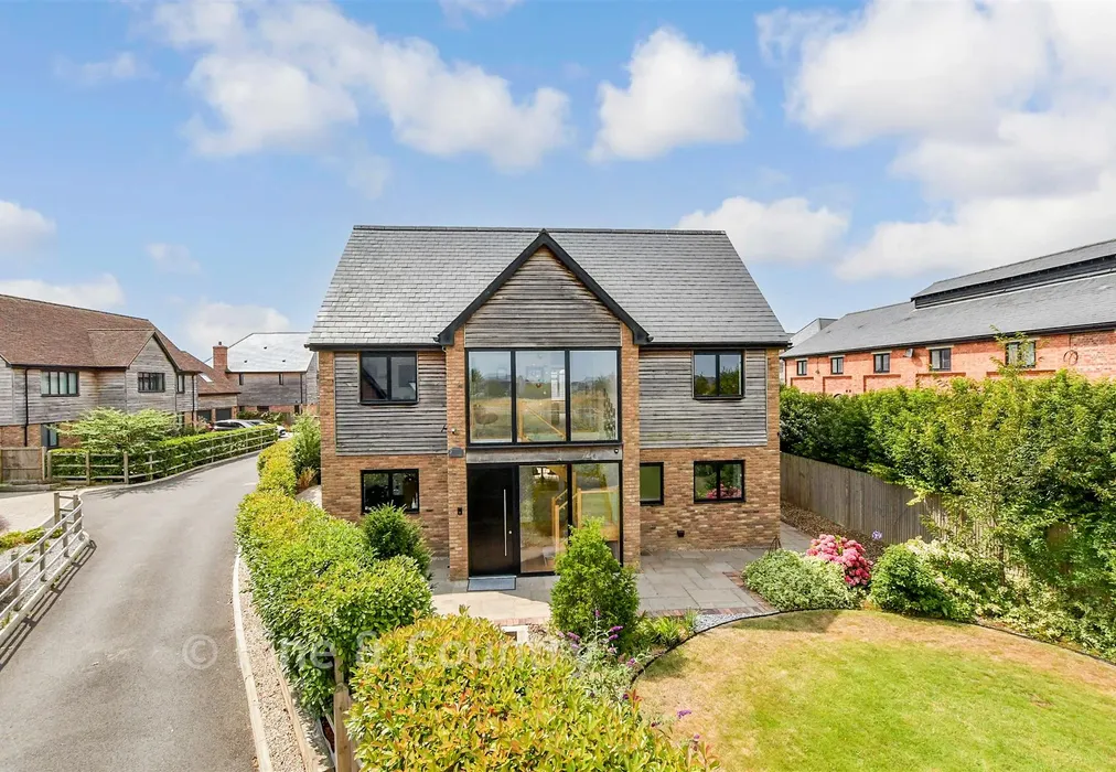 External - Elizabeth Drive, Woodnesborough, Sandwich, Kent - Wards of Kent