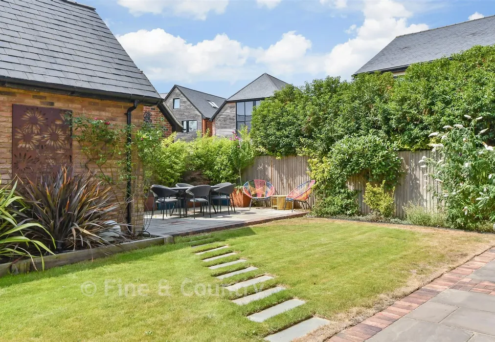 Rear Garden - Elizabeth Drive, Woodnesborough, Sandwich, Kent - Wards of Kent