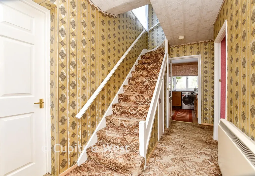 Entrance Hall - Hillbury Road, Whyteleafe, Surrey - Wards of Kent