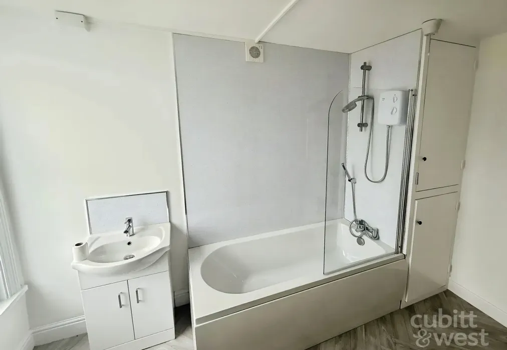  - AVAILABLE WITH NO DEPOSIT Adair Road Southsea PO4 - Wards of Kent