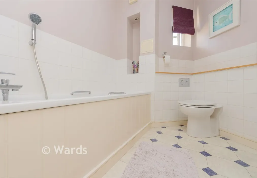 Bathroom - Kingfisher Drive, Waterstone Park, Kent - Wards of Kent