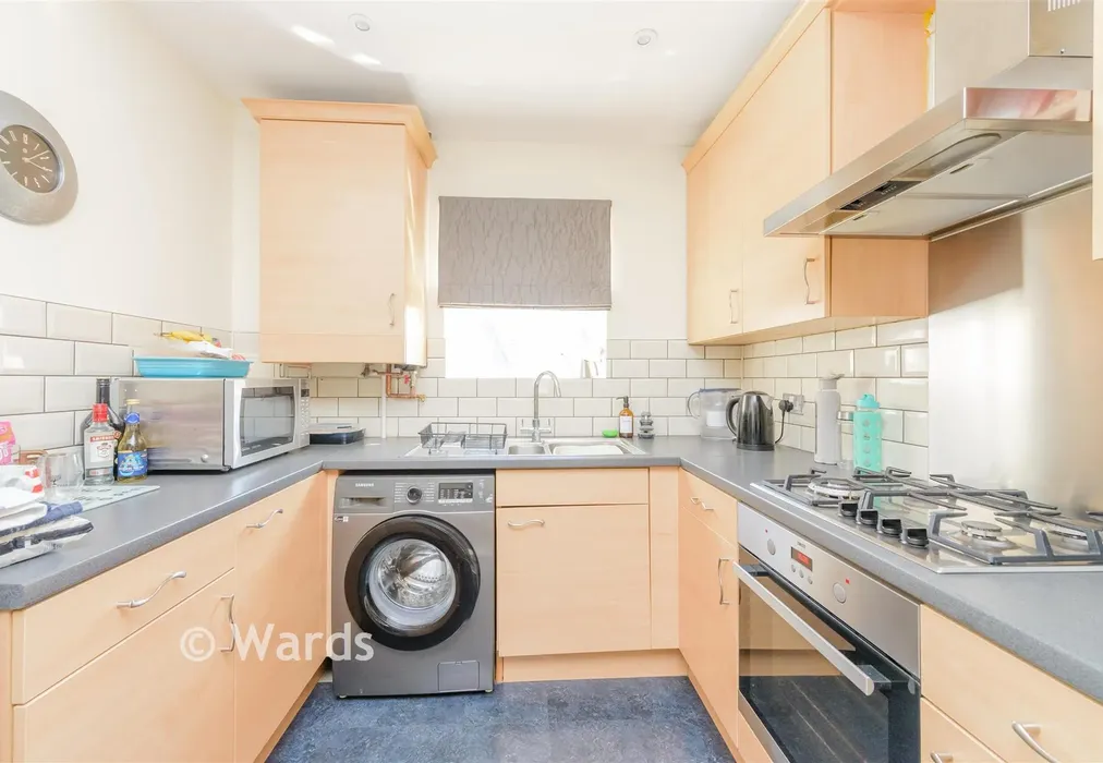 Kitchen - Kingfisher Drive, Waterstone Park, Kent - Wards of Kent