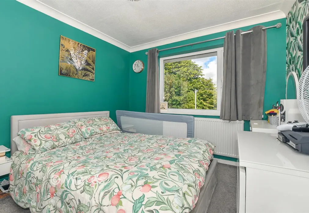 Bedroom 1 - Northdown, Ashford, Kent - Wards of Kent