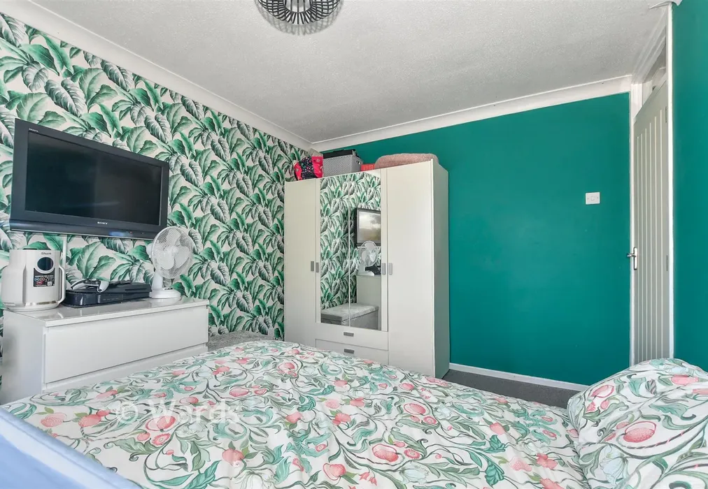 Bedroom 1 - Northdown, Ashford, Kent - Wards of Kent