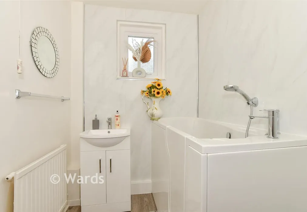 Bathroom - Ackholt Road, Aylesham, Canterbury, Kent - Wards of Kent
