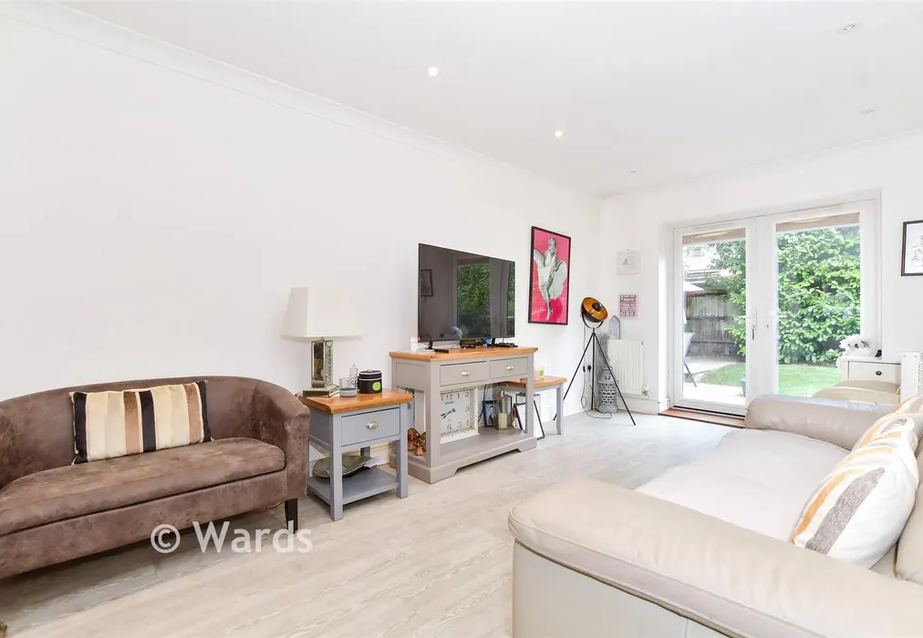 Lounge - New Hythe Lane, Larkfield, Kent - Wards of Kent