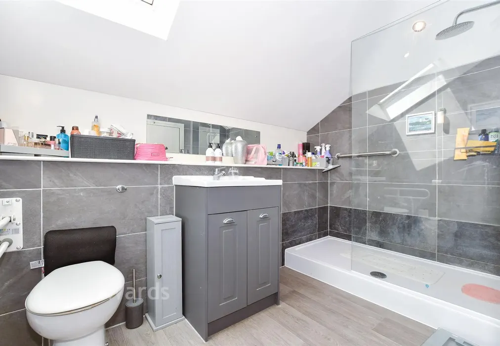 En-Suite Shower Room - New Hythe Lane, Larkfield, Kent - Wards of Kent
