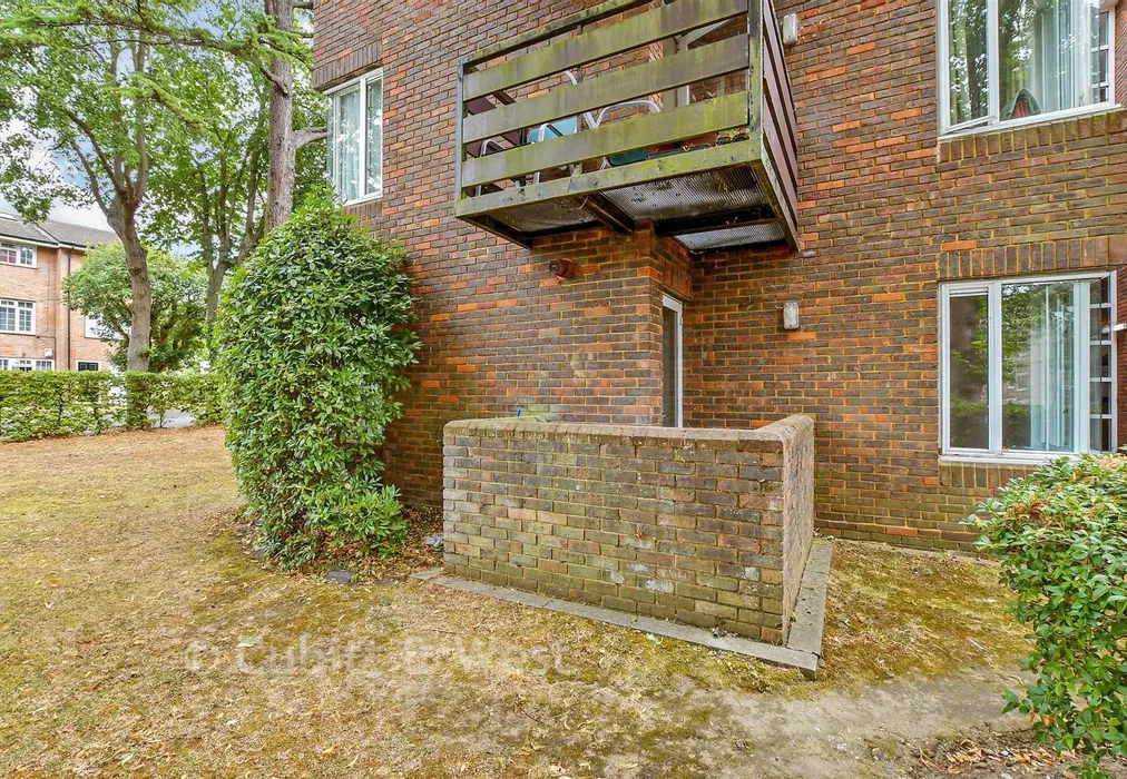 Balcony / Terrace - Cedar Road, Sutton, Surrey - Wards of Kent