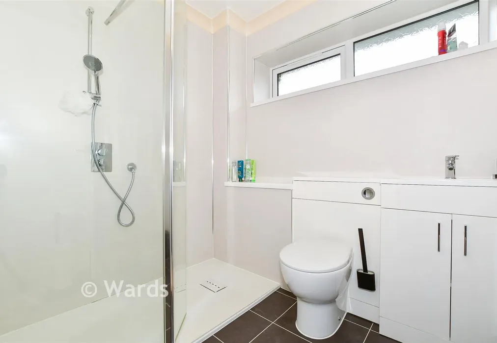 Bathroom - Simpson Road, Snodland, Kent - Wards of Kent