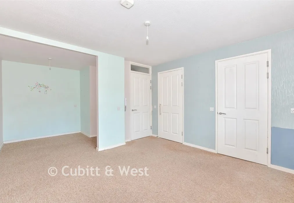 Lounge/Bedroom - Richmond Avenue, Bognor Regis, West Sussex - Wards of Kent