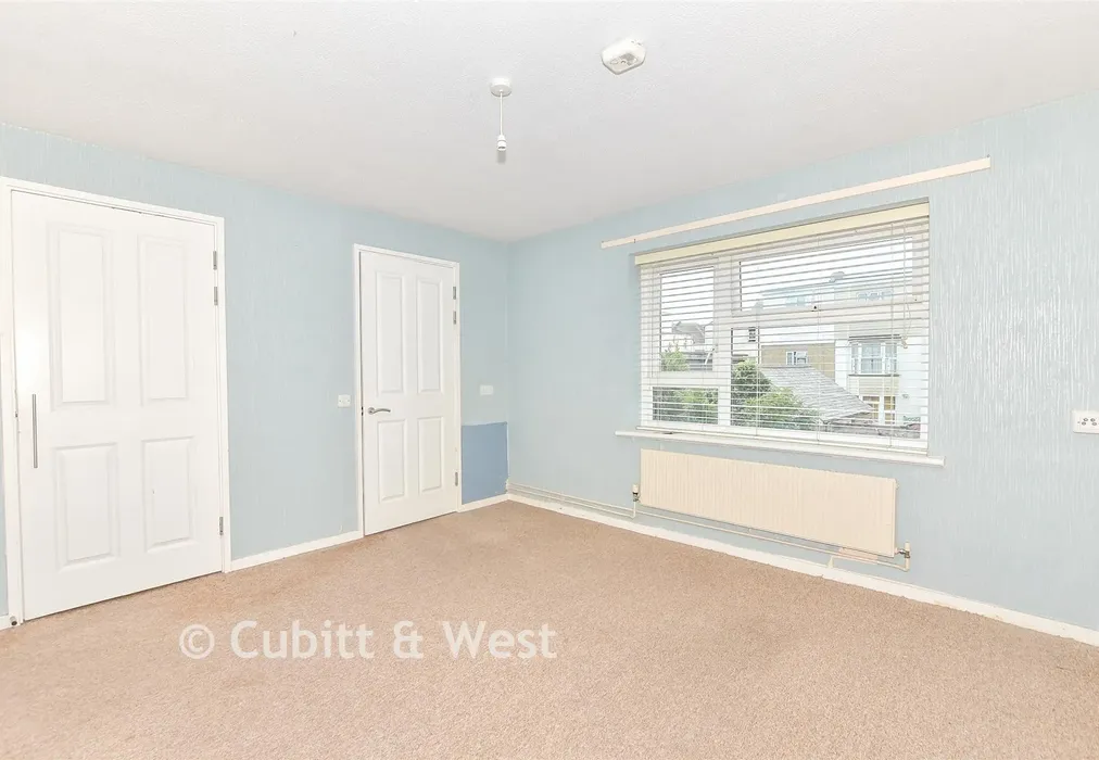 Lounge/Bedroom - Richmond Avenue, Bognor Regis, West Sussex - Wards of Kent