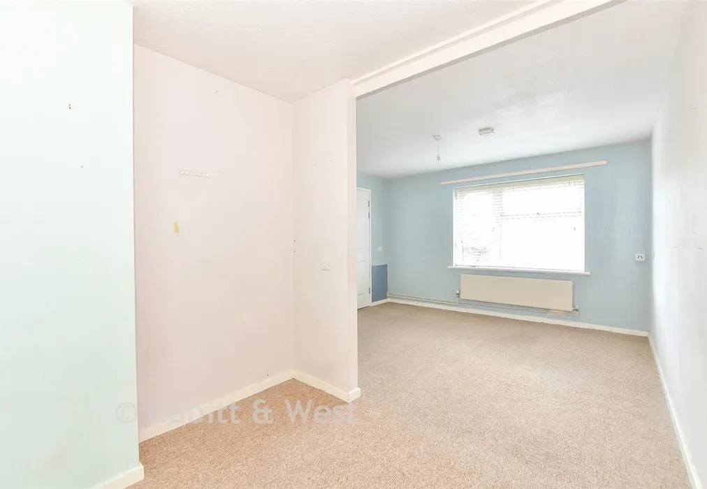 Lounge/Bedroom - Richmond Avenue, Bognor Regis, West Sussex - Wards of Kent