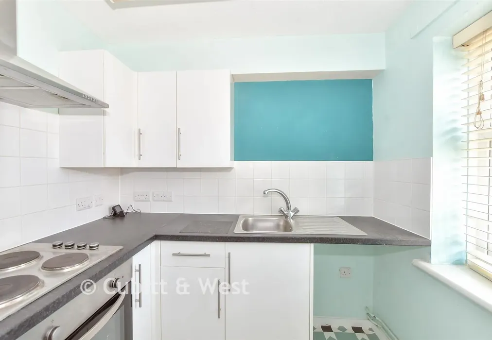 Kitchen - Richmond Avenue, Bognor Regis, West Sussex - Wards of Kent