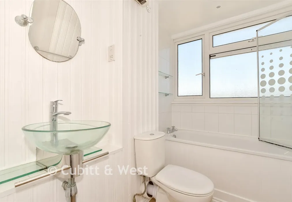 Bathroom - Hampstead Road, Dorking, Surrey - Wards of Kent