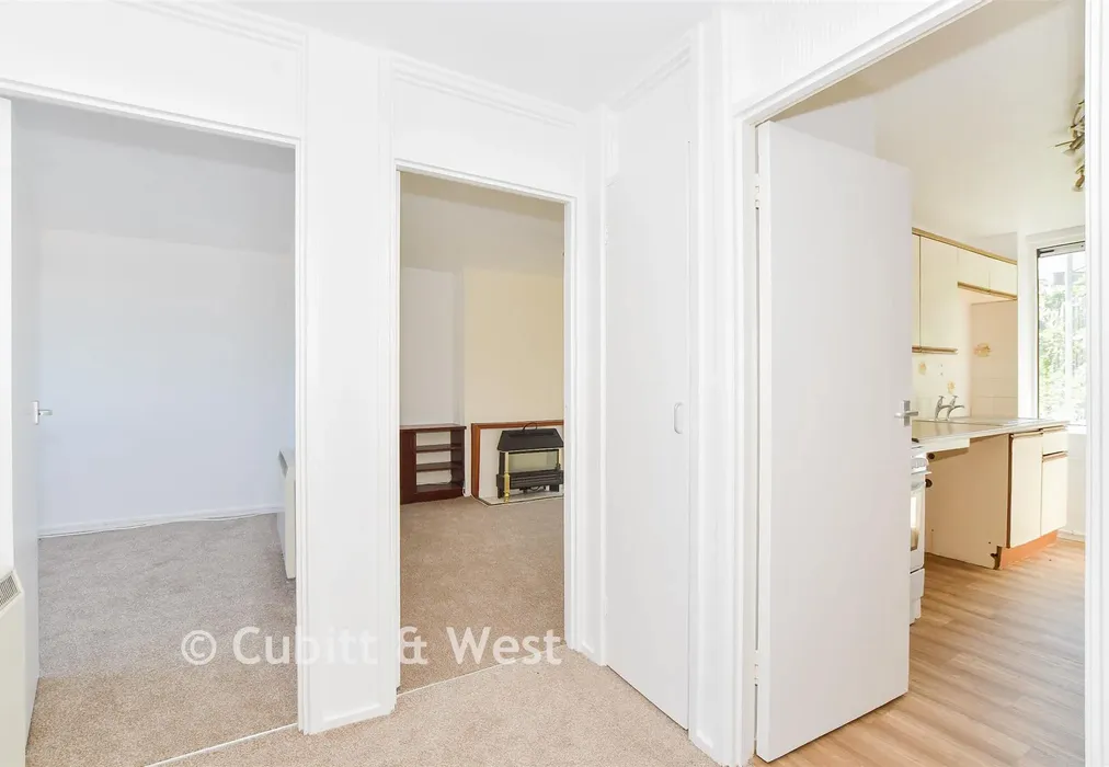 Entrance Hall - Hampstead Road, Dorking, Surrey - Wards of Kent