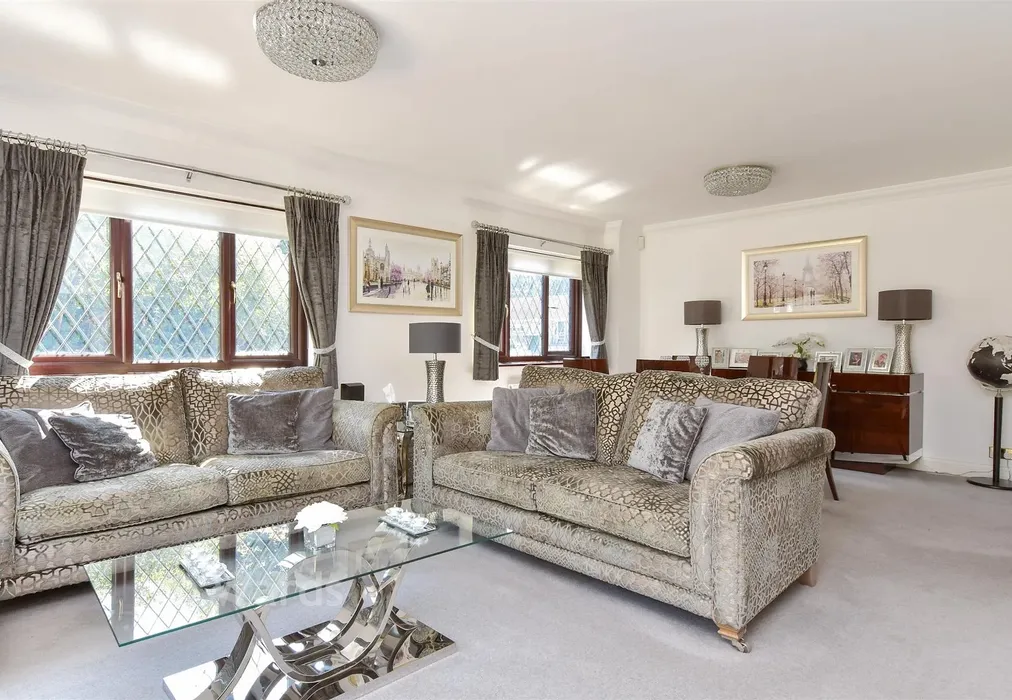 Lounge - London Road, Farningham, Kent - Wards of Kent
