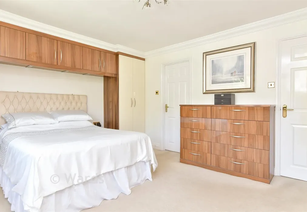 Bedroom 1 - London Road, Farningham, Kent - Wards of Kent