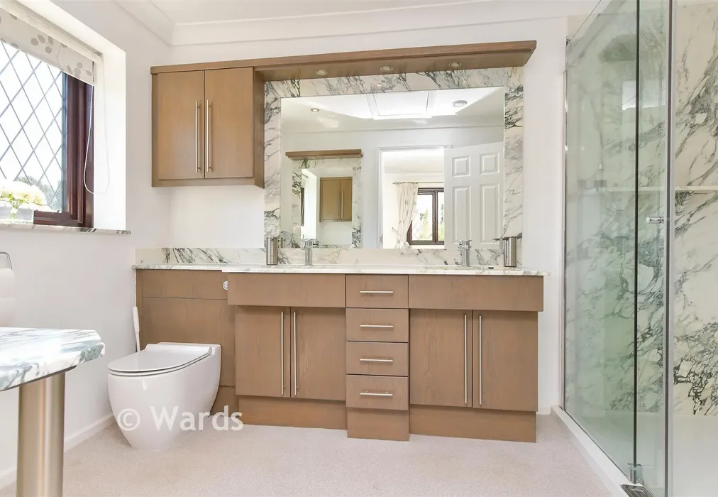 En-Suite Shower Room - London Road, Farningham, Kent - Wards of Kent