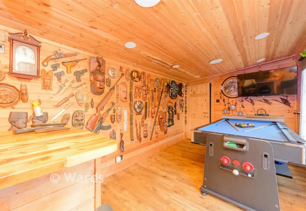 Summer House - Kenwood Avenue, Walderslade, Chatham, Kent - Wards of Kent