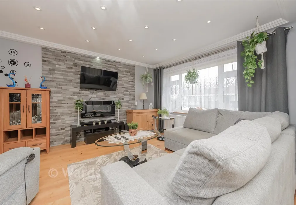 Lounge * - Kenwood Avenue, Walderslade, Chatham, Kent - Wards of Kent