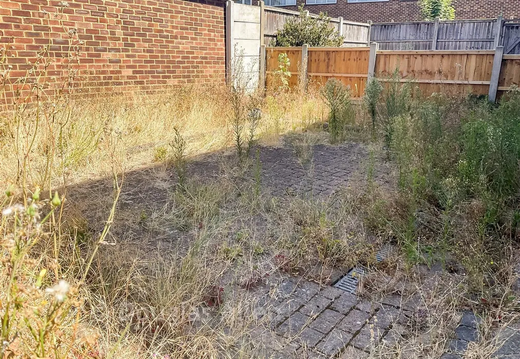 Rear Garden - Edward Road, Romford, Essex - Wards of Kent
